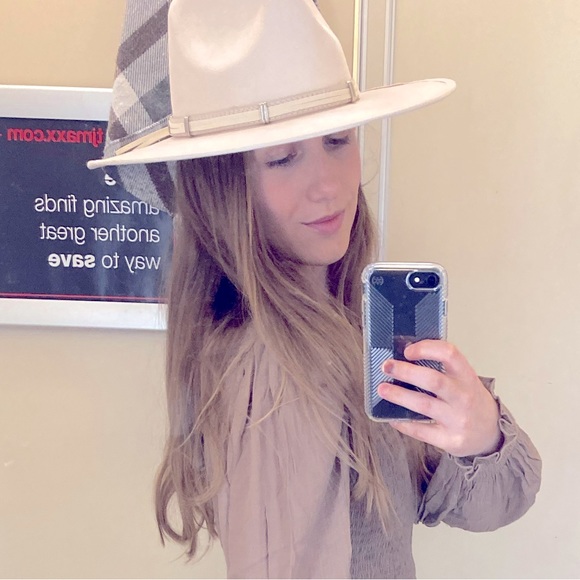 Meet your Posher, Maddy - Picture 1 of 4